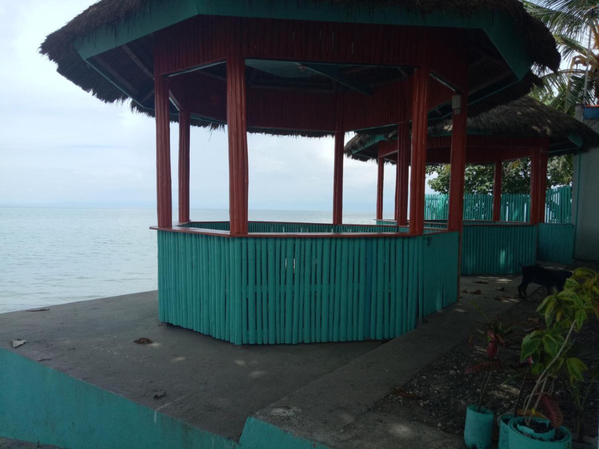Smallfry'S Beach Resort Calatrava  Екстериор снимка